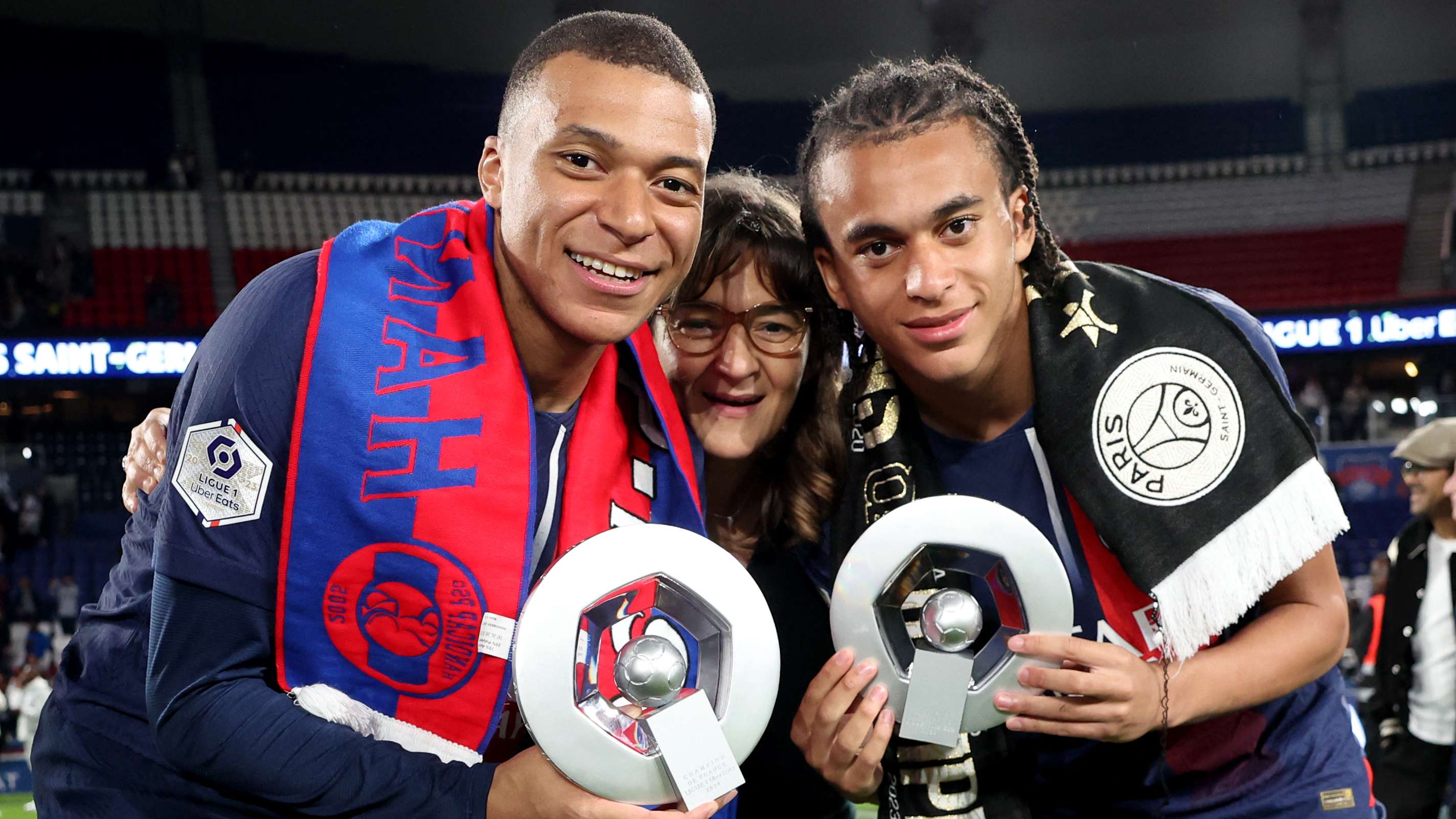 羽毛球女双决赛：郑雨／张殊贤激战黄东萍／谭宁争冠